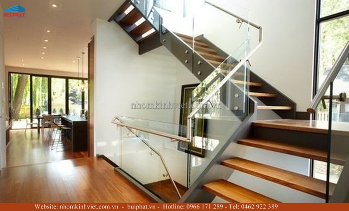 Cầu thang kính cường lực 10mm